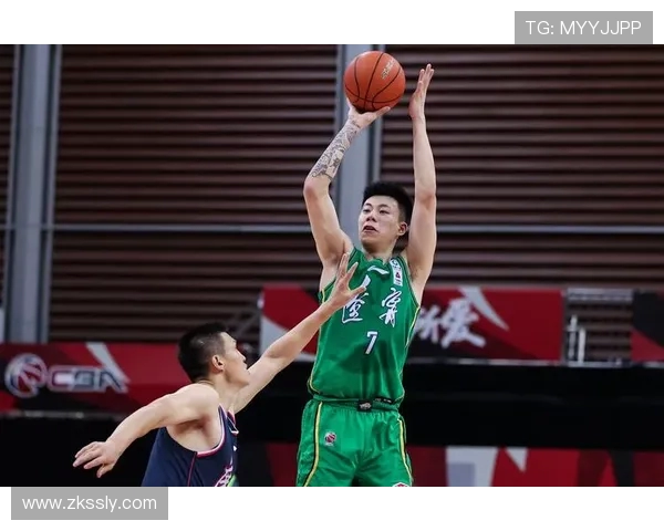 张镇麟：从辽宁男篮新星到中国篮球未来之星的成长轨迹与挑战