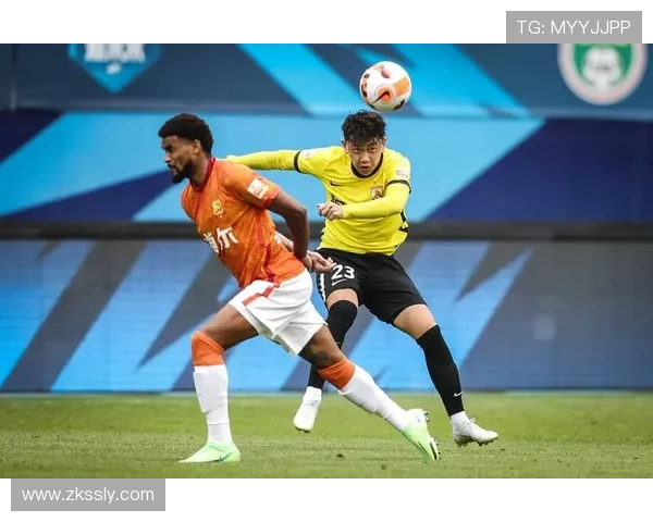 广州足球队在世界锦标赛中的团队协作表现分析与点评 广州足球队在世界锦标赛中的团队协作表现分析与点评